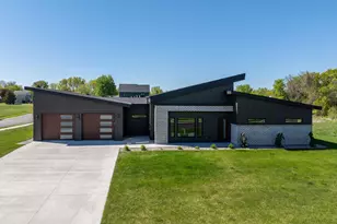 11 S Pointe Ct, North Mankato, MN 56003 - Photo 1