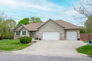 2346 Abbywood Ln, North Mankato, MN 56003 - Photo 1