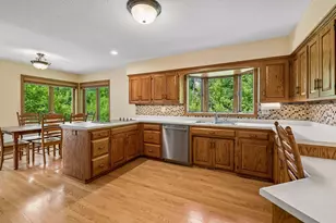 10416 Briar Cir, Bloomington, MN 55437 - Photo 11