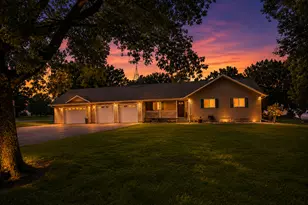 4 S Fox Lake Dr E, Sherburn, MN 56171 - Photo 1