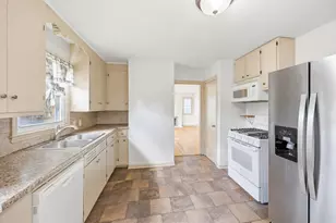 1211 Lealand Rd E, Maplewood, MN 55109 - Photo 7