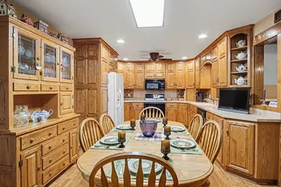 806 6th Avenue SE, Pipestone, MN 56164 - Photo 11