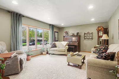 806 6th Avenue SE, Pipestone, MN 56164 - Photo 5