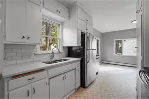 2082 Berkeley Ave, Saint Paul, MN 55105 - Photo 9