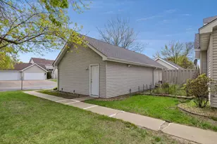 10270 Arrowwood Dr, Eden Prairie, MN 55347 - Photo 35