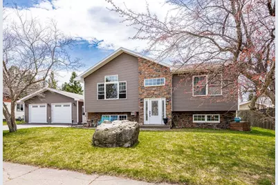 412 Agate Street, Cloquet, MN 55720 - Photo 1