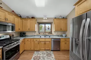 7901 15th St N, Oakdale, MN 55128 - Photo 5