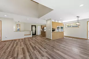 71 B St, Saint Paul, MN 55106 - Photo 17