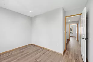 71 B St, Saint Paul, MN 55106 - Photo 37
