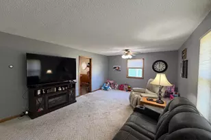 610 W Elizabeth St, Edgerton, MN 56128 - Photo 9
