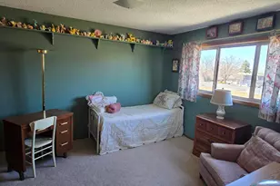 1402 E Gateway Cir S, Fargo,  58103 - Photo 11