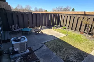 1402 E Gateway Cir S, Fargo,  58103 - Photo 21