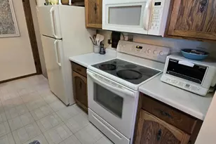 1402 E Gateway Cir S, Fargo,  58103 - Photo 3
