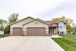 3511 42nd Ave S, Fargo, ND 58104 - Photo 3