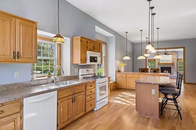354 East Avenue Circle, Mahtomedi, MN 55115 - Photo 5