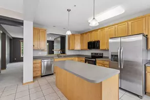1679 Village Trail E, Maplewood, MN 55109 - Photo 7