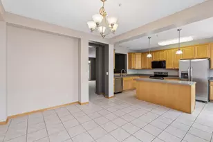 1679 Village Trail E, Maplewood, MN 55109 - Photo 11