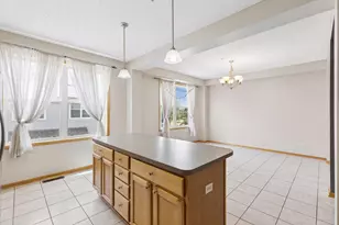 1679 Village Trail E, Maplewood, MN 55109 - Photo 9