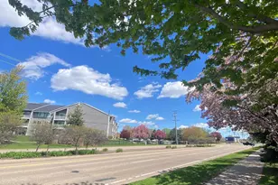 1679 Village Trail E, Maplewood, MN 55109 - Photo 9