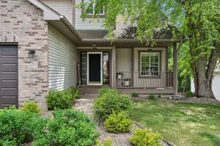 2478 Timber Ct E, Maplewood, MN 55119 - Photo 9