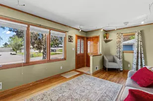 139 Greenway Ave N, Oakdale, MN 55128 - Photo 3
