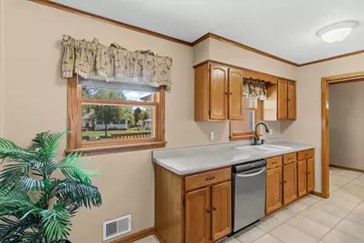 139 Greenway Avenue N, Oakdale, MN 55128 - Photo 7