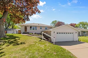 139 Greenway Ave N, Oakdale, MN 55128 - Photo 1