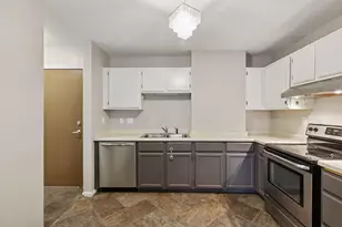 66 9th St E, Saint Paul, MN 55101 - Photo 5