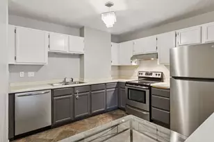 66 9th St E, Saint Paul, MN 55101 - Photo 3