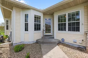 551 Holly Ln N, Oakdale, MN 55128 - Photo 5