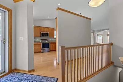 551 Holly Lane N, Oakdale, MN 55128 - Photo 9