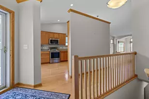 551 Holly Ln N, Oakdale, MN 55128 - Photo 9