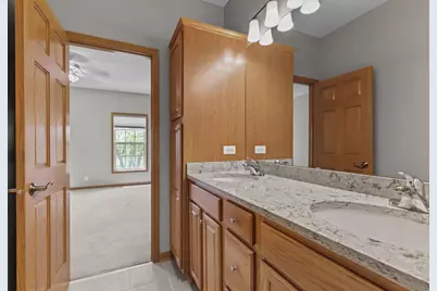 551 Holly Lane N, Oakdale, MN 55128 - Photo 29