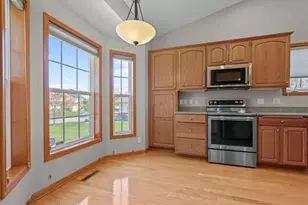 551 Holly Ln N, Oakdale, MN 55128 - Photo 11