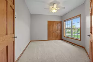 551 Holly Ln N, Oakdale, MN 55128 - Photo 7