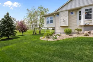 551 Holly Ln N, Oakdale, MN 55128 - Photo 47