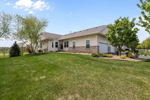 551 Holly Ln N, Oakdale, MN 55128 - Photo 3