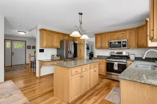 9080 Parkside Dr, Woodbury, MN 55125 - Photo 7