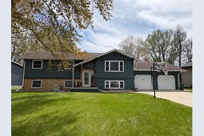 1305 14th Avenue N, Wahpeton,  58075 - Photo 1