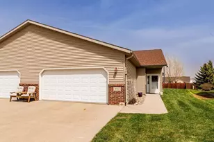 992 33rd St S, Moorhead, MN 56560 - Photo 1