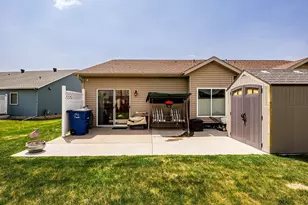 992 33rd St S, Moorhead, MN 56560 - Photo 3