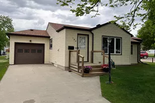 182 14th St, Windom, MN 56101 - Photo 1
