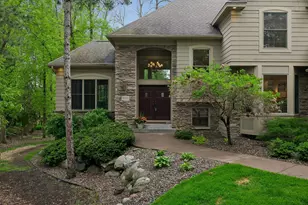 9001 Springwood Dr, Woodbury, MN 55125 - Photo 5