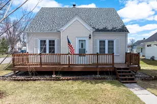 932 NW 1st Ave, Grand Rapids, MN 55744 - Photo 1