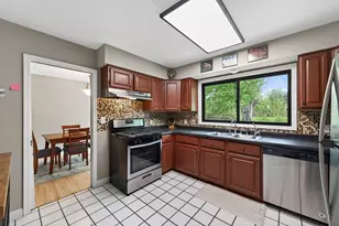 2041 Emerald Ln, Eagan, MN 55122 - Photo 9