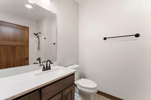 1077 Legend Ln, River Falls, WI 54022 - Photo 9