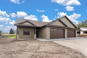 1077 Legend Ln, River Falls, WI 54022 - Photo 1