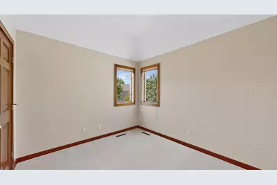 1052 Foxcroft Circle SW, Rochester, MN 55902 - Photo 35