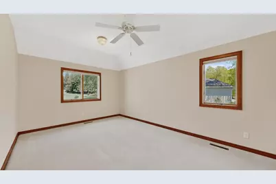 1052 Foxcroft Circle SW, Rochester, MN 55902 - Photo 27