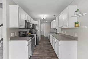 837 Summer Pines Cir, Hudson, WI 54016 - Photo 9